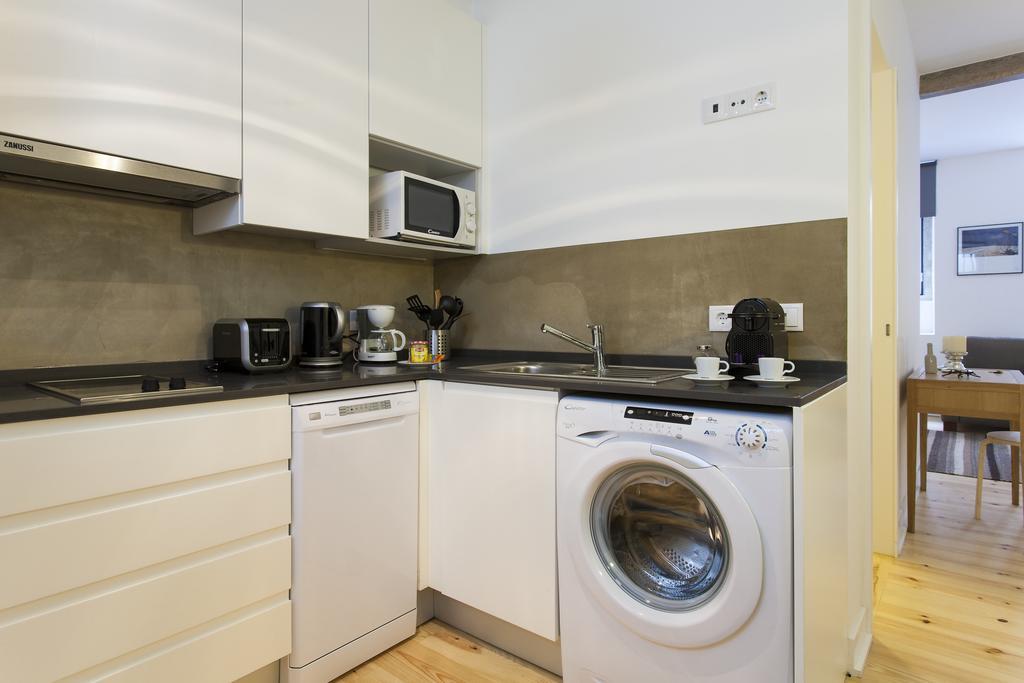 Apartment Joivy Cosy 1-Bed Flat With Workspace In Santa Catarina, Moments From Luis De Camoes Sq Lissabon