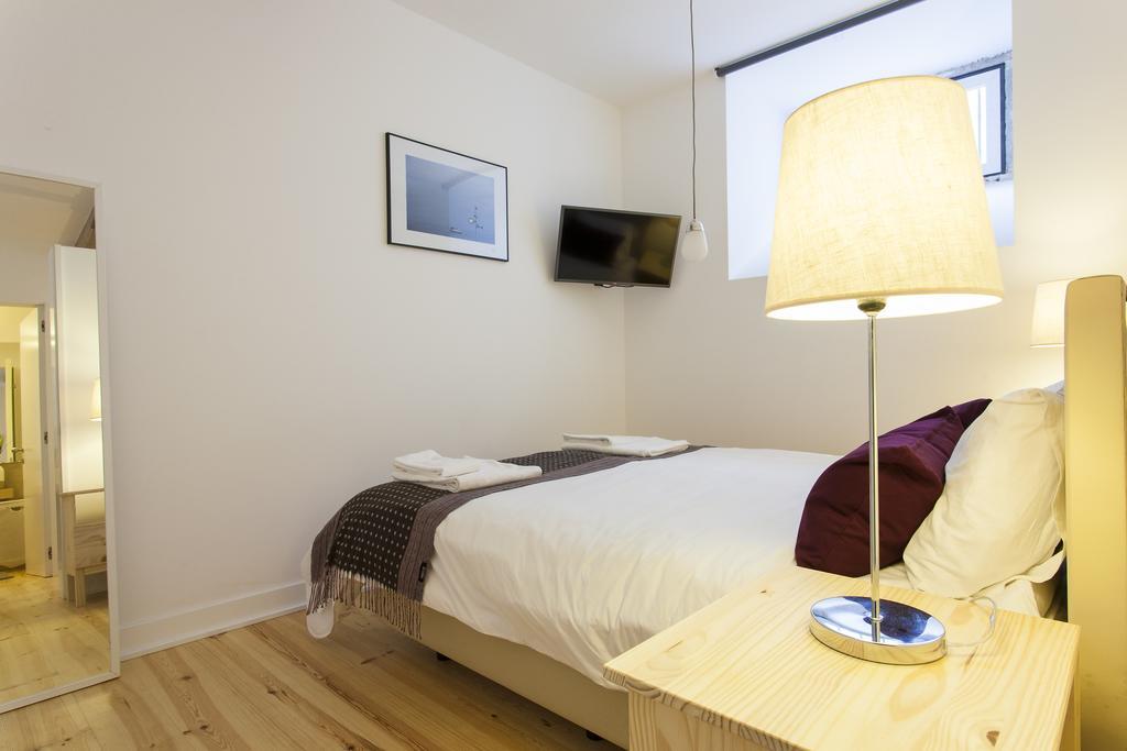 Joivy Cosy 1-Bed Flat With Workspace In Santa Catarina, Moments From Luis De Camoes Sq * Lissabon
