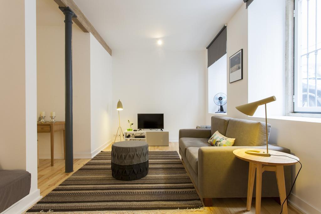 Joivy Cosy 1-Bed Flat With Workspace In Santa Catarina, Moments From Luis De Camoes Sq Lissabon