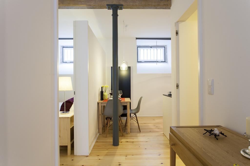 Apartment Joivy Cosy 1-Bed Flat With Workspace In Santa Catarina, Moments From Luis De Camoes Sq Lissabon